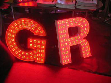 开封LED发光字常见的安装误区。